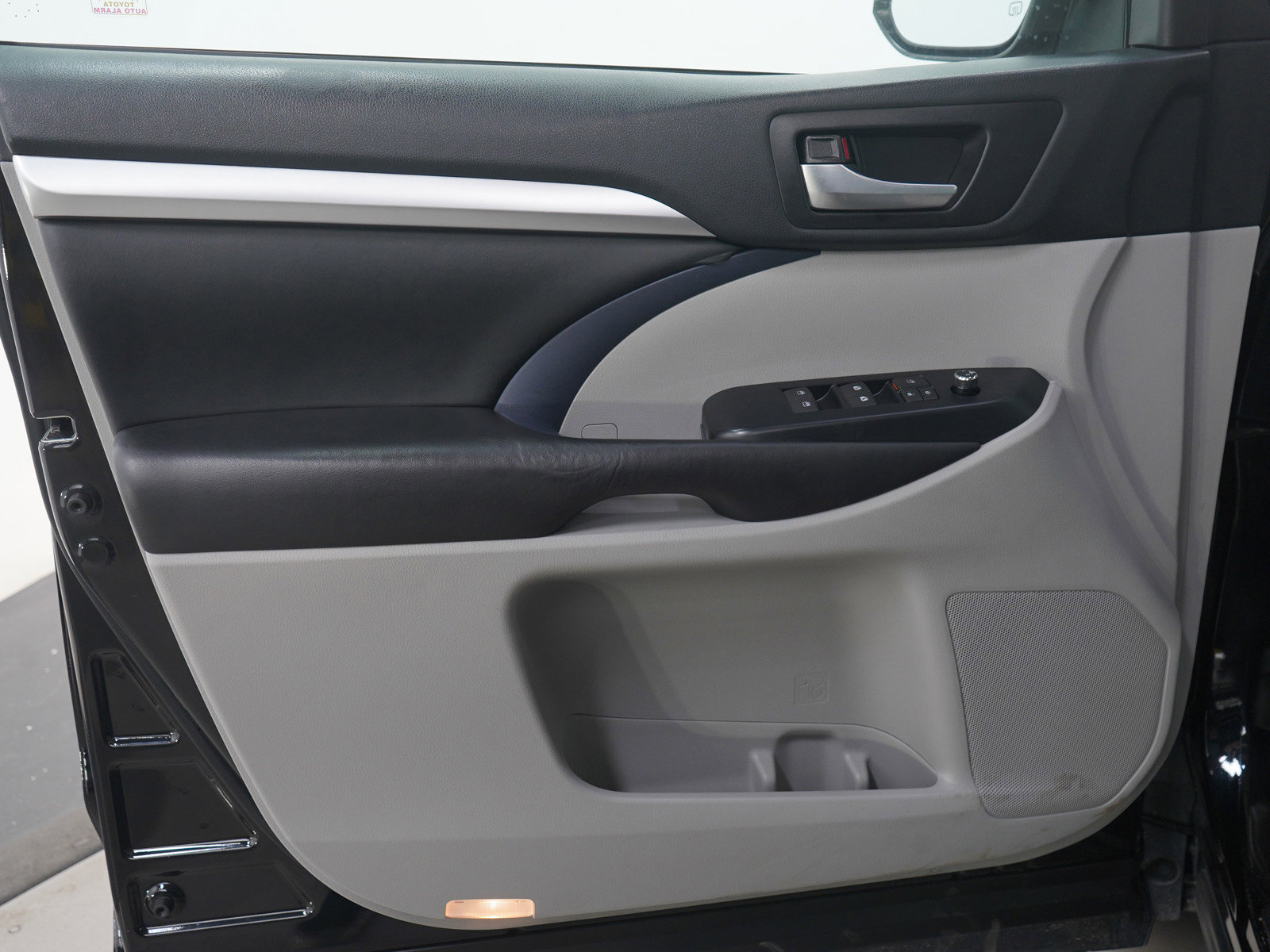 Used 2019 Toyota Highlander XLE image 23