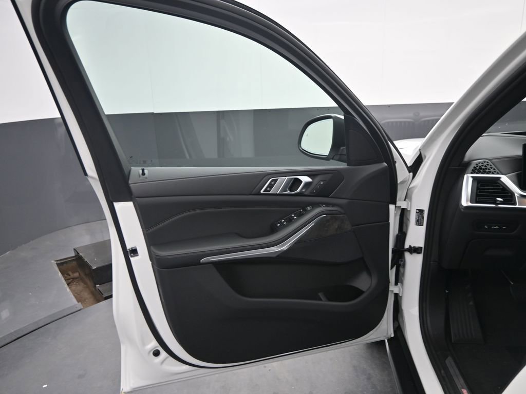 New 2026 BMW X5 xDrive40i w/ Parking Assistance Package AWD/4WD image 5