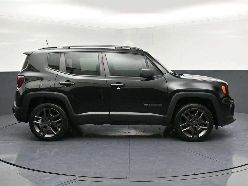 Used 2021 Jeep Renegade Latitude w/ Luxury Group II image 24