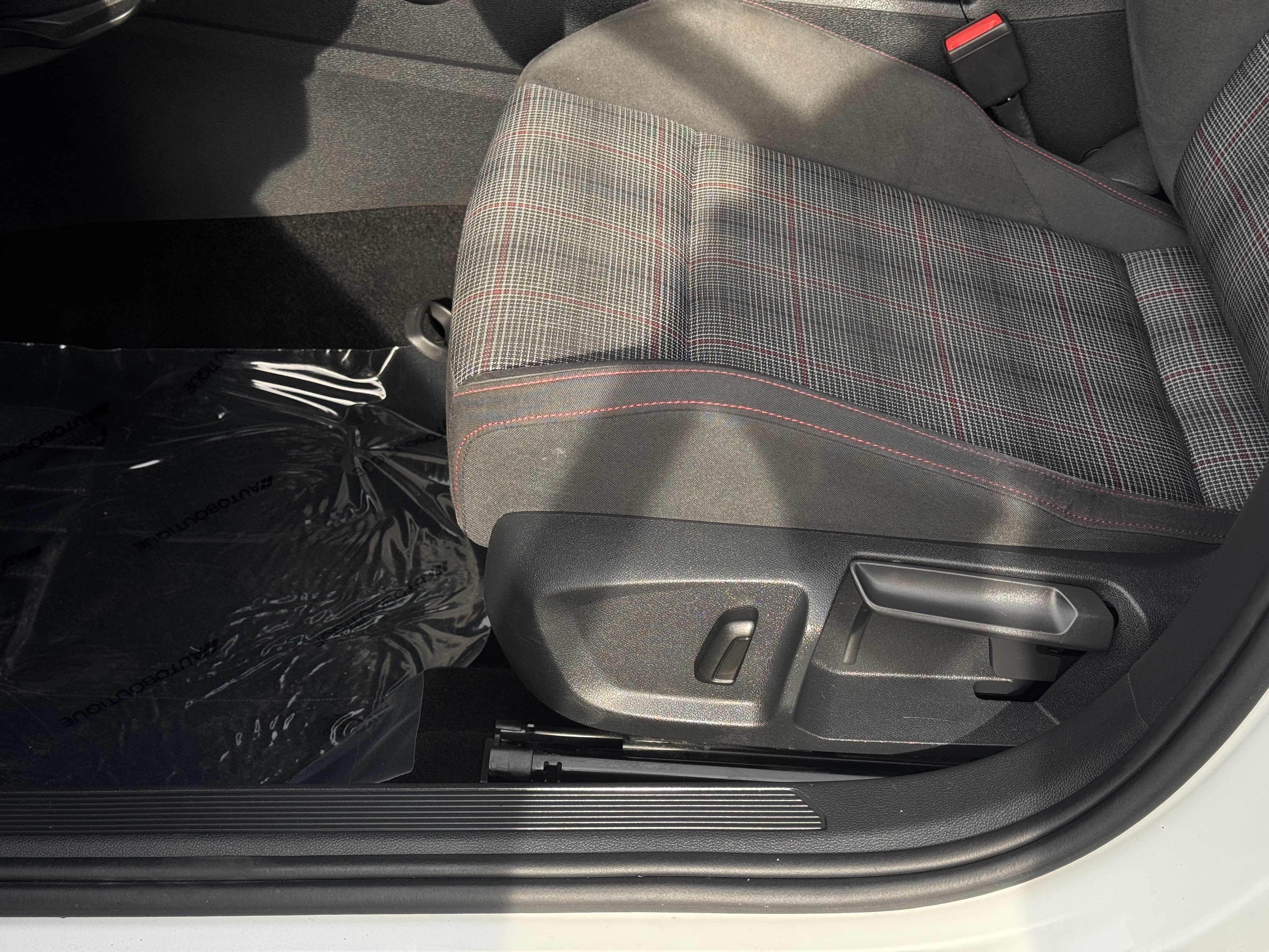 Used 2022 Volkswagen GTI SE FWD image 29