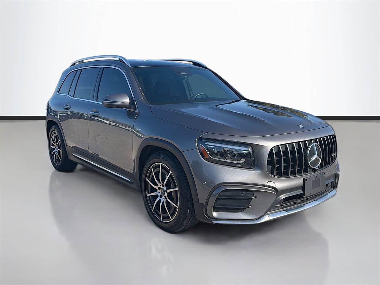 Used 2025 Mercedes-Benz GLB 35 AMG 4MATIC image 2