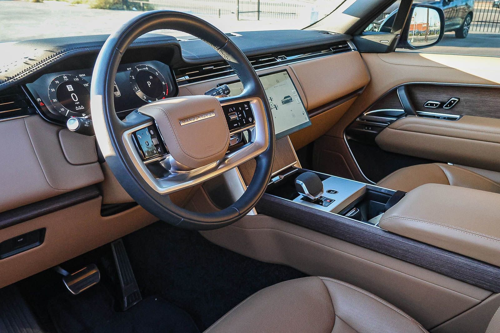 Certified 2025 Land Rover Range Rover SE image 30