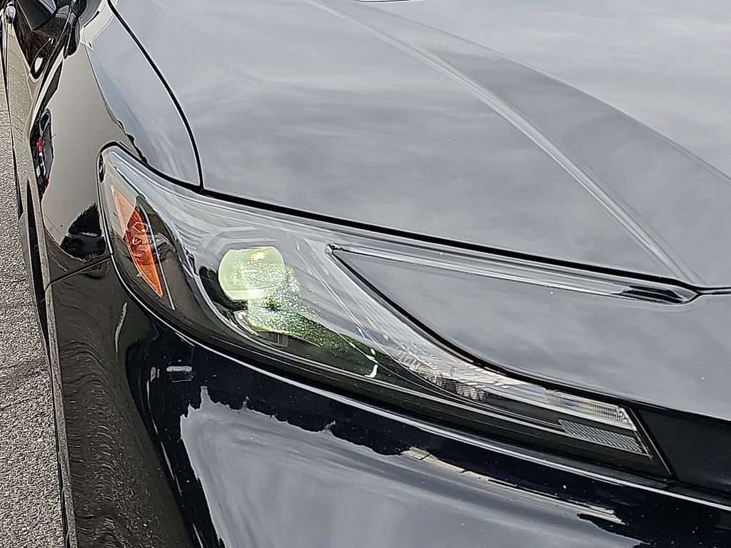 Used 2025 Toyota Camry SE FWD image 9