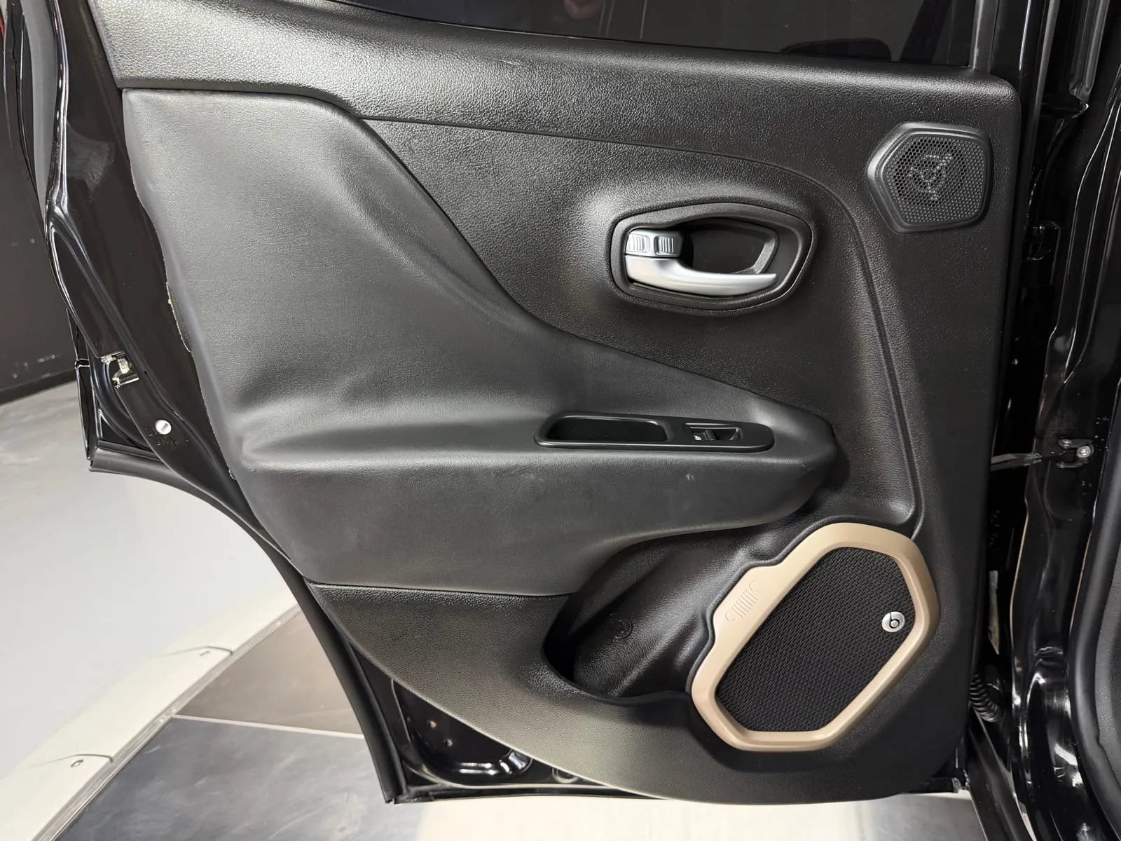 Used 2016 Jeep Renegade 75th Anniversary FWD image 15