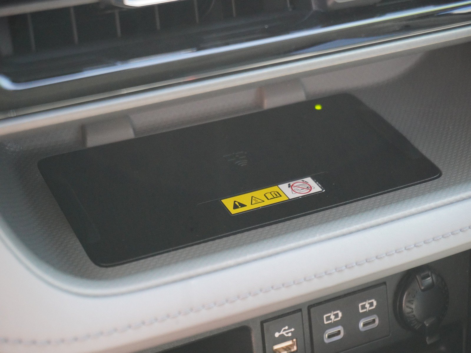 Used 2023 Toyota Highlander XLE FWD image 28