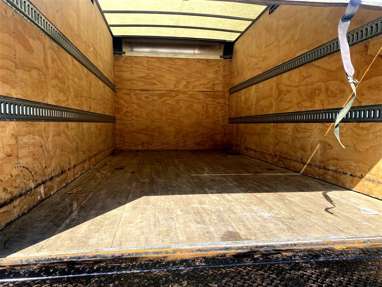 Used 2020 Isuzu NPR image 11