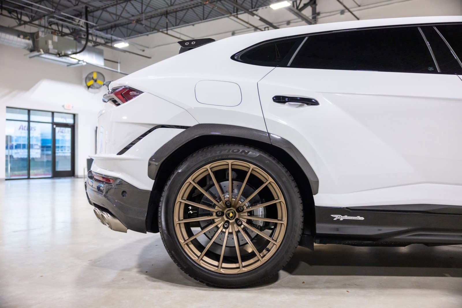 Used 2023 Lamborghini Urus Performante image 30