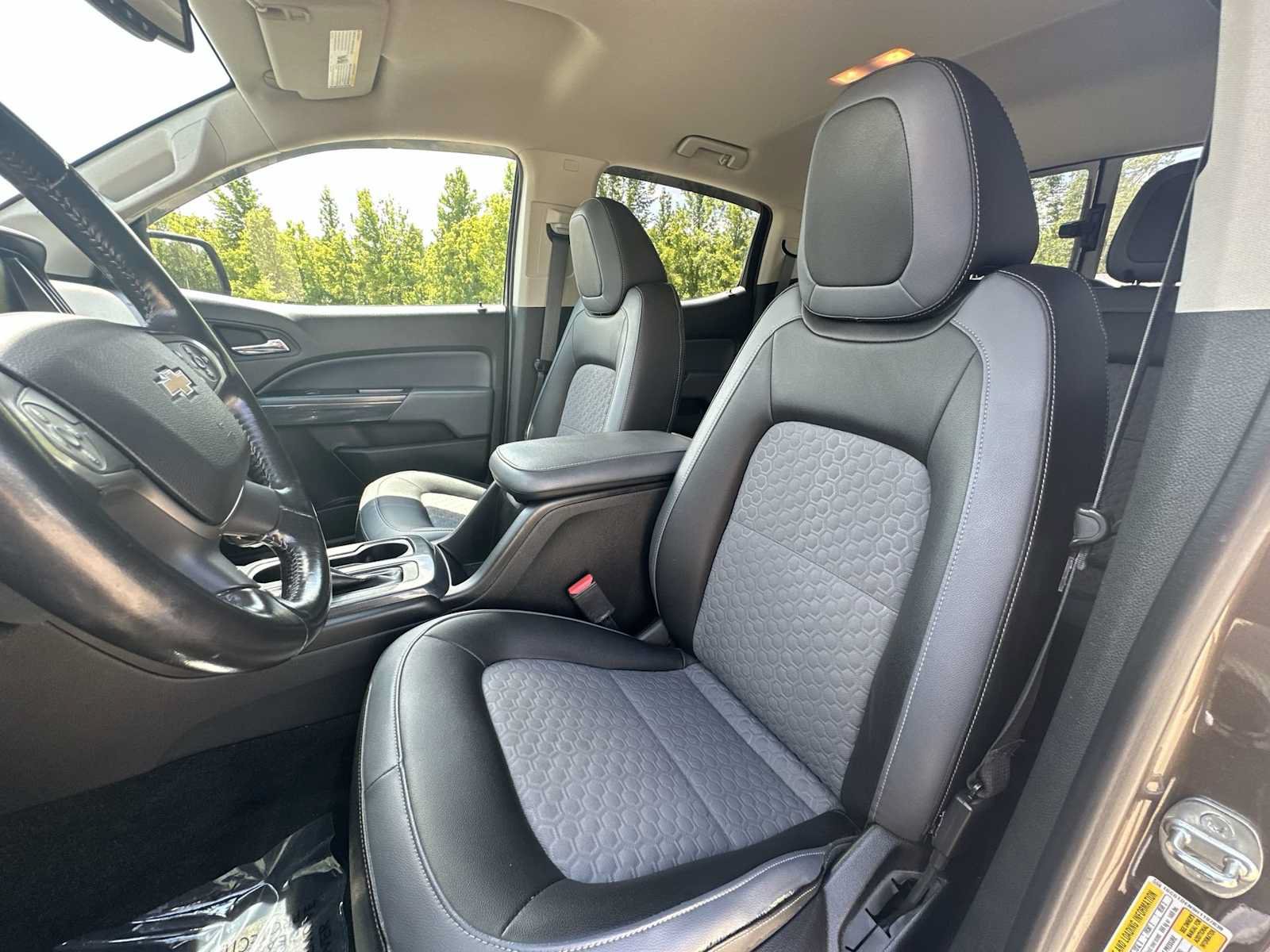 Used 2017 Chevrolet Colorado Z71 AWD/4WD image 10