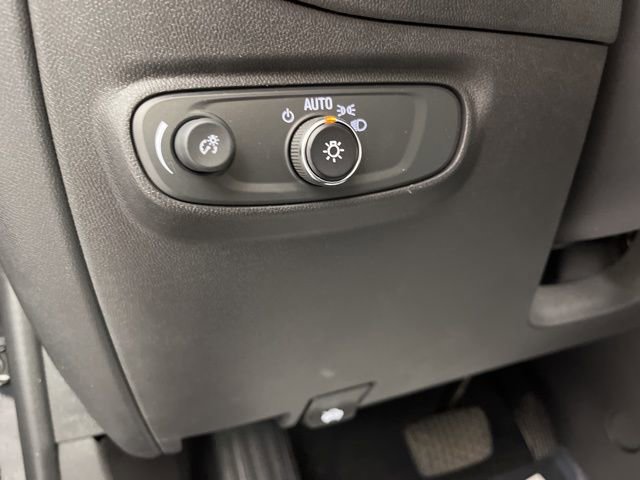 Used 2023 Chevrolet Equinox LT image 32