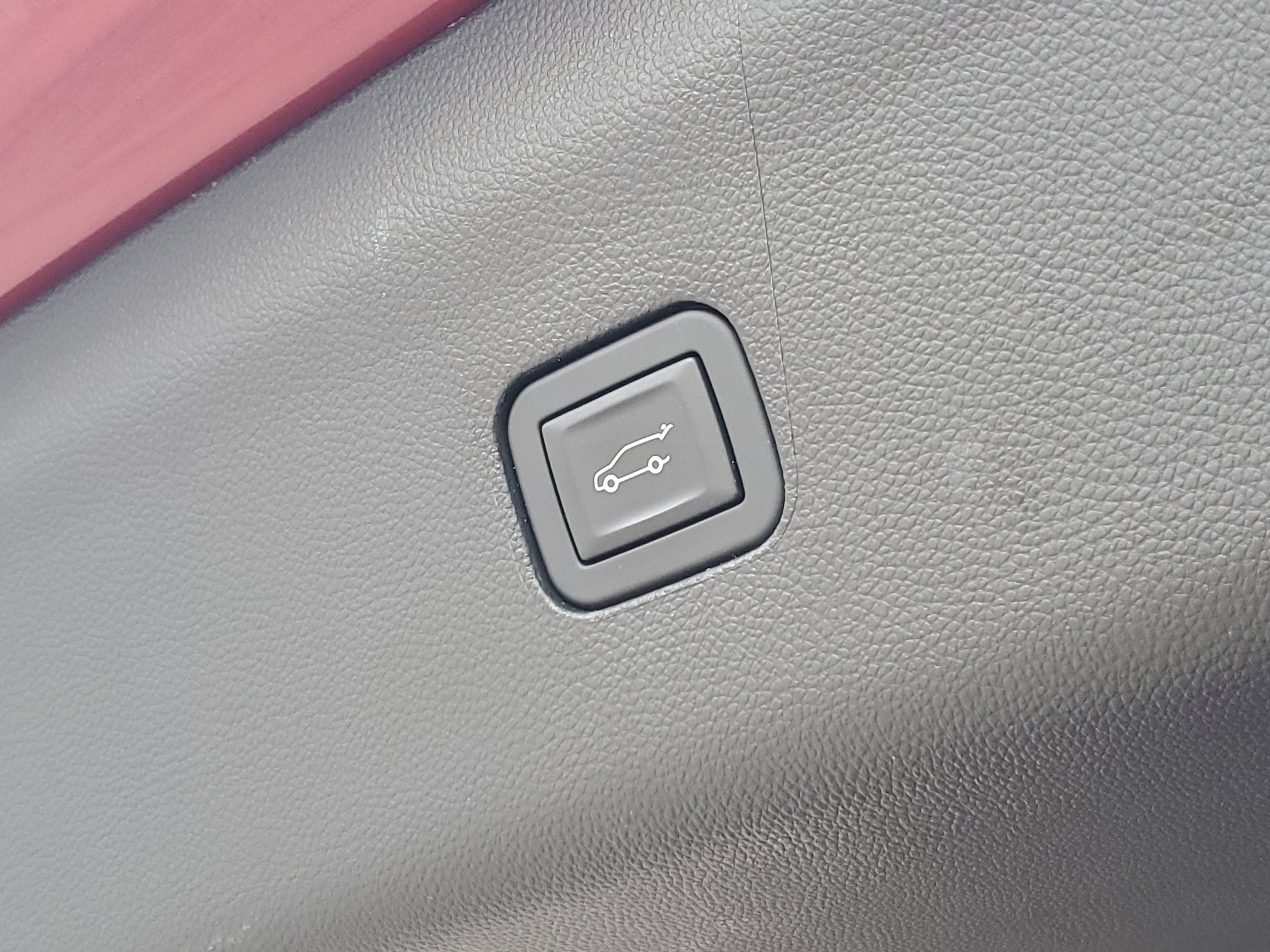 Used 2024 Buick Enclave Premium image 13