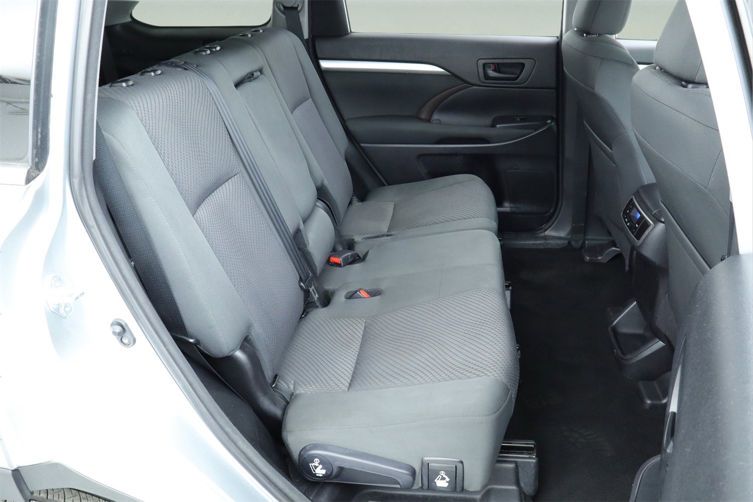 Used 2018 Toyota Highlander LE image 31