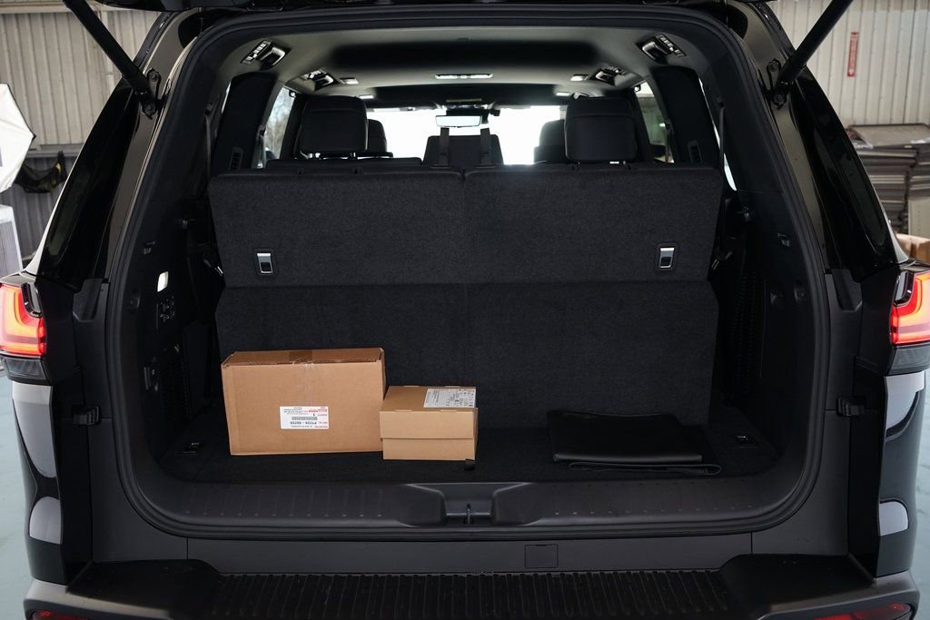 Used 2026 Lexus LX 600 4WD w/ Luxury Package image 36
