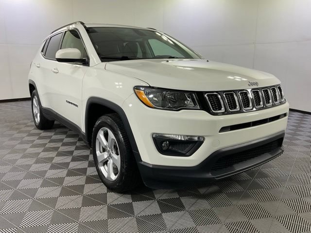 Used 2018 Jeep Compass Latitude w/ Cold Weather Group FWD image 3