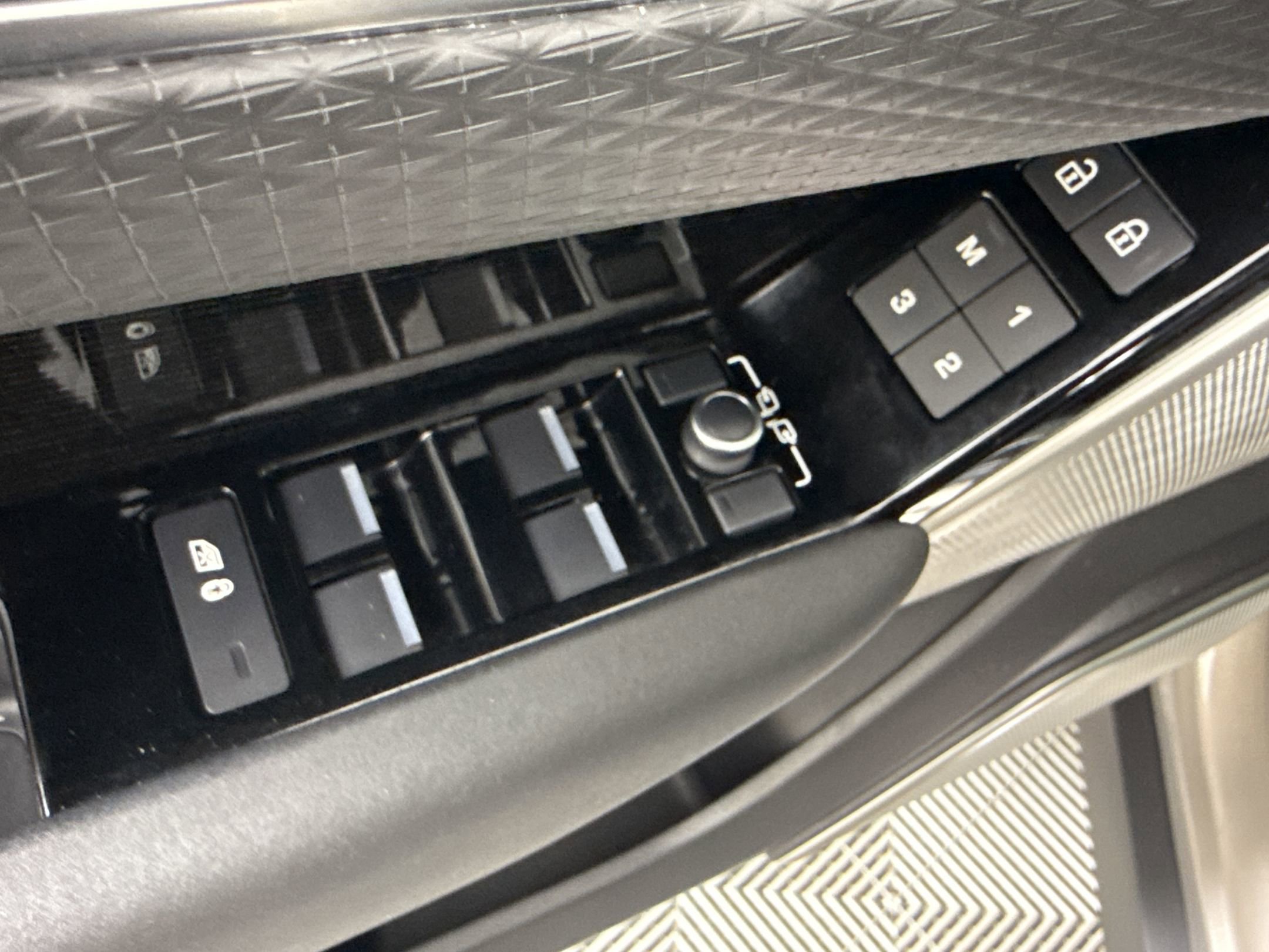 Used 2022 Land Rover Range Rover Velar S image 12