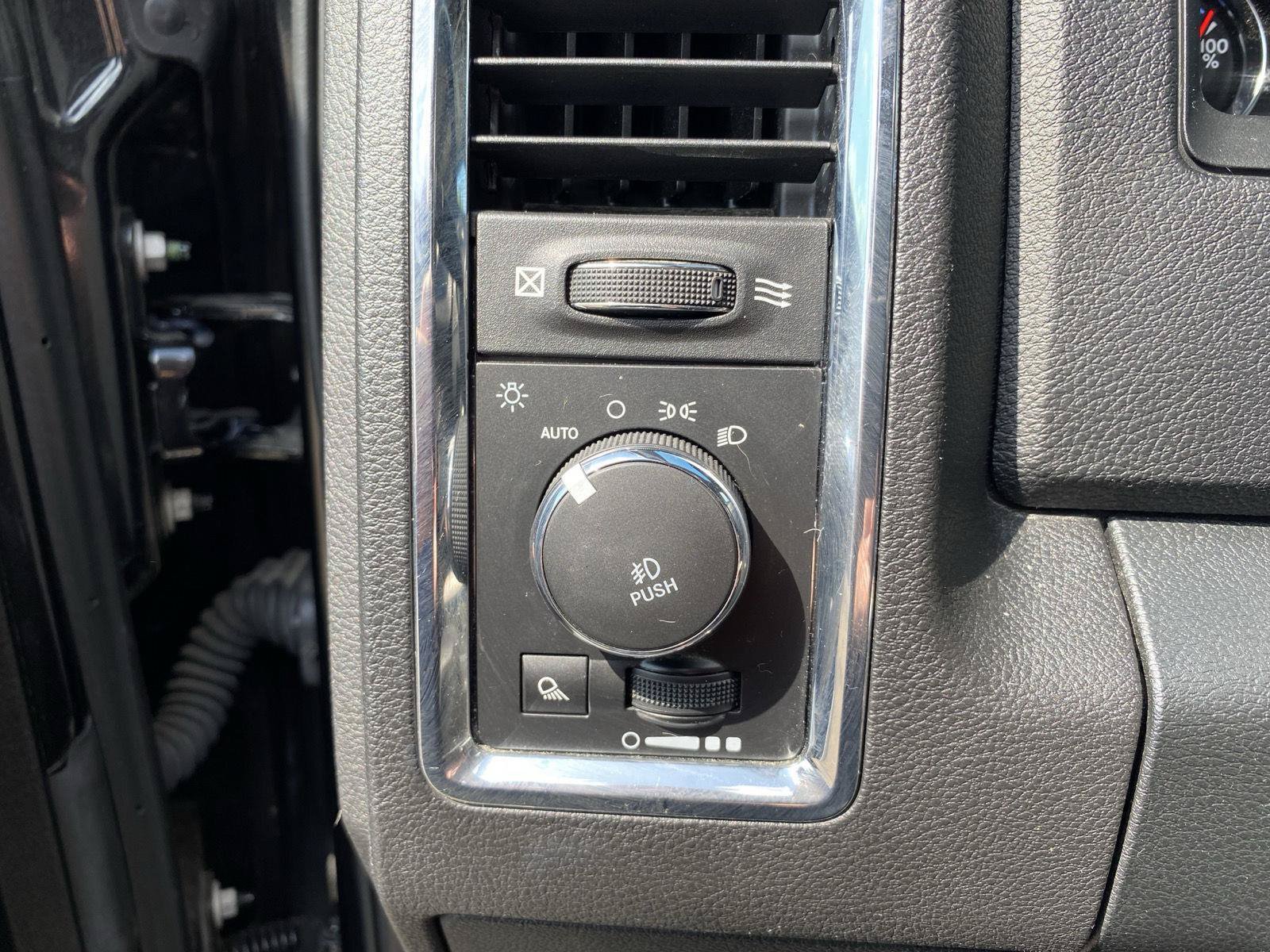 Used 2017 RAM 1500 Laramie w/ Convenience Group AWD/4WD image 14