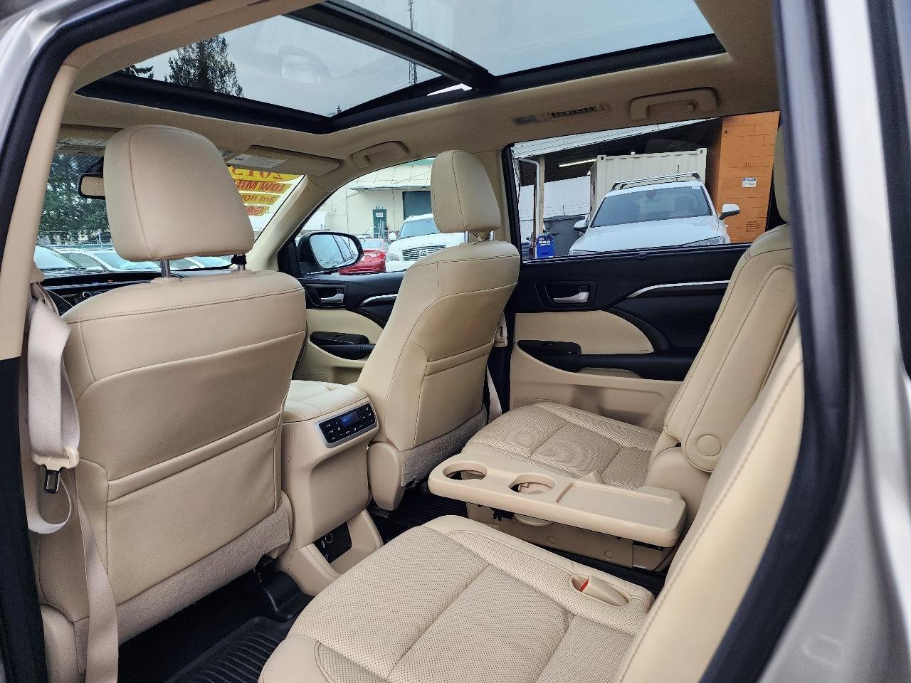 Used 2015 Toyota Highlander Limited Platinum image 23