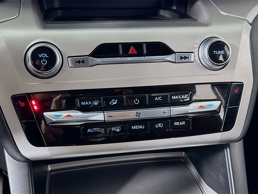 Used 2022 Ford Explorer XLT image 18