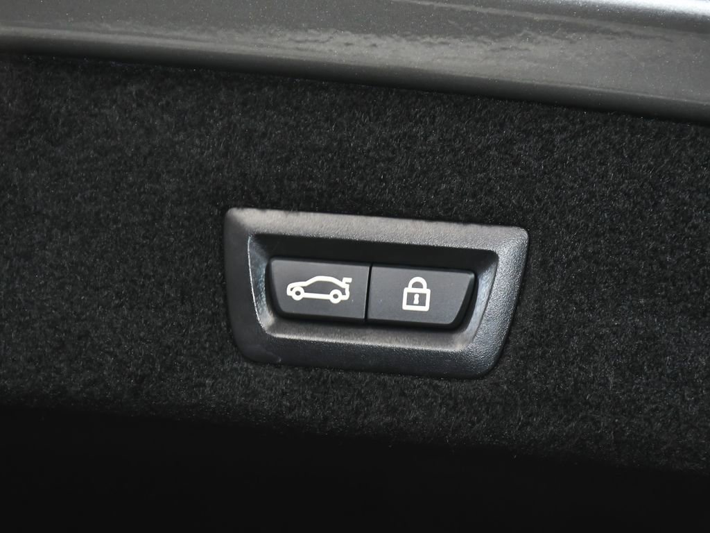 Used 2022 BMW 740i xDrive w/ M Sport Package image 78