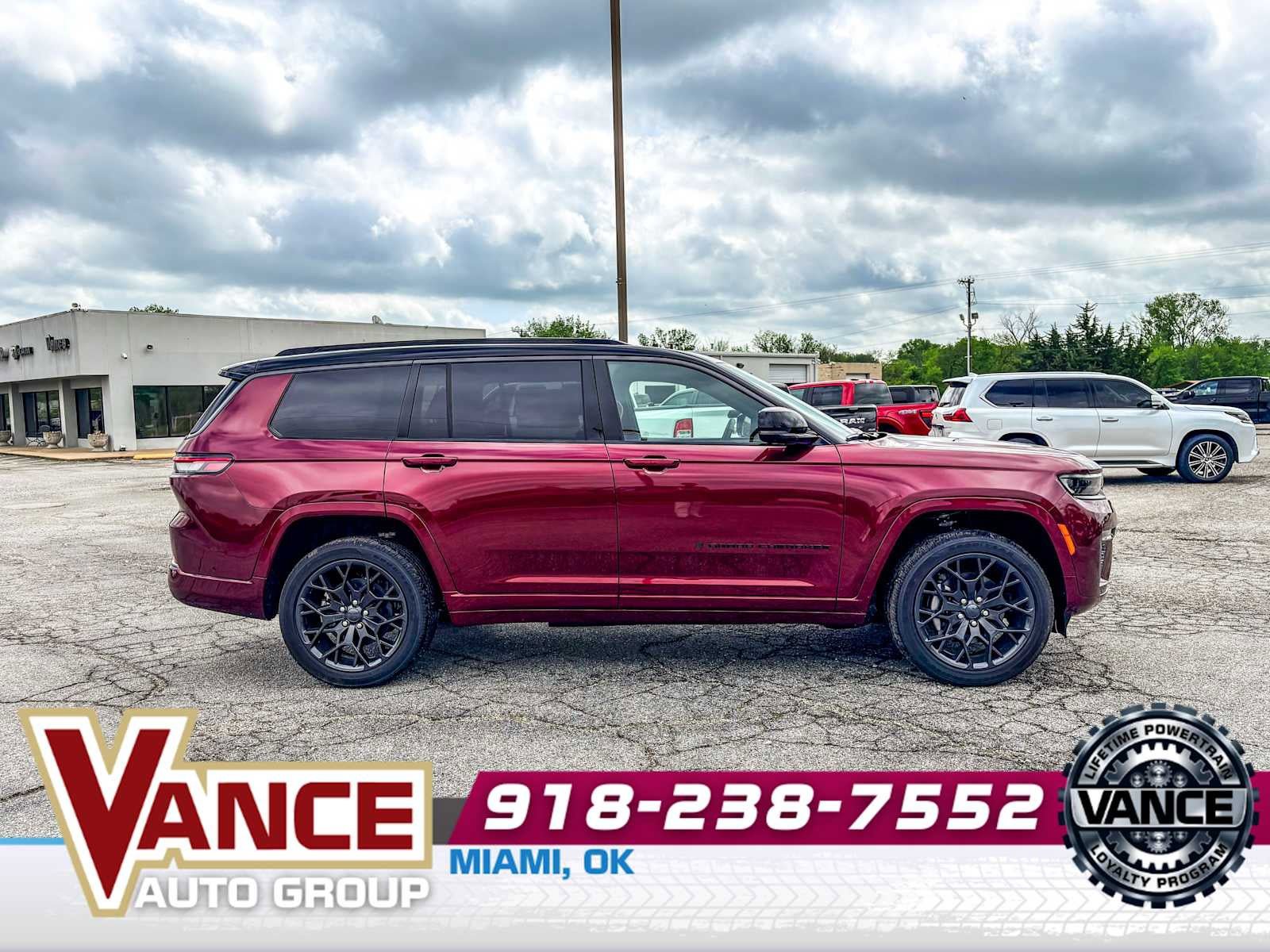 New 2026 Jeep Grand Cherokee L Summit w/ Obsidian Package AWD/4WD image 8
