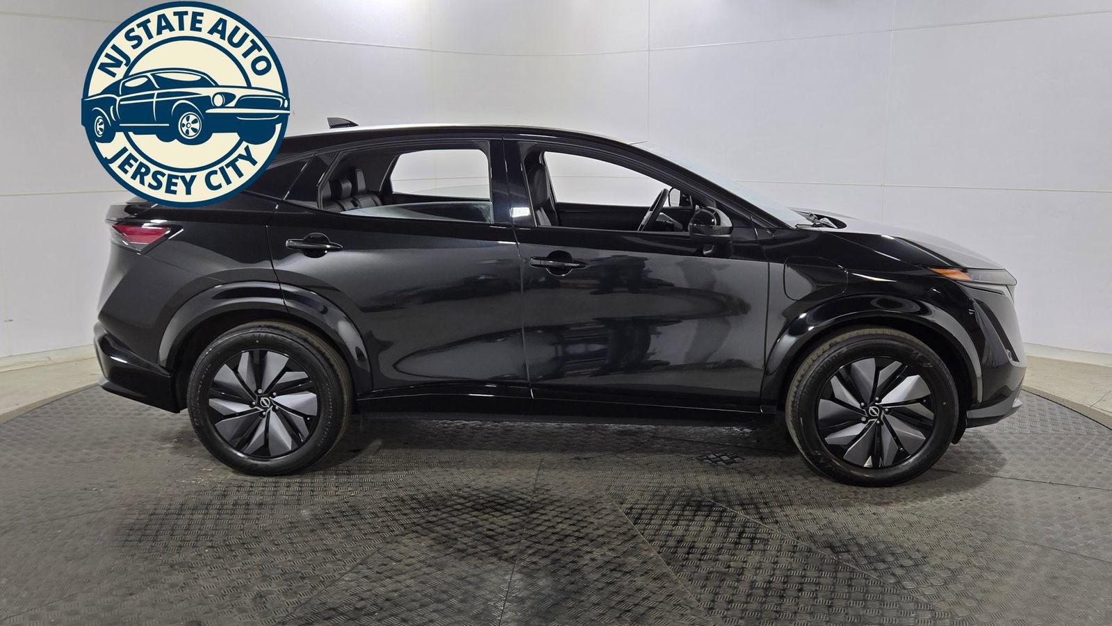Used 2023 Nissan Ariya AWD image 8