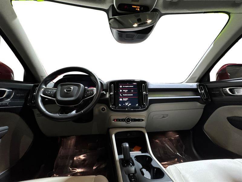 Used 2021 Volvo XC40 T5 Momentum image 13