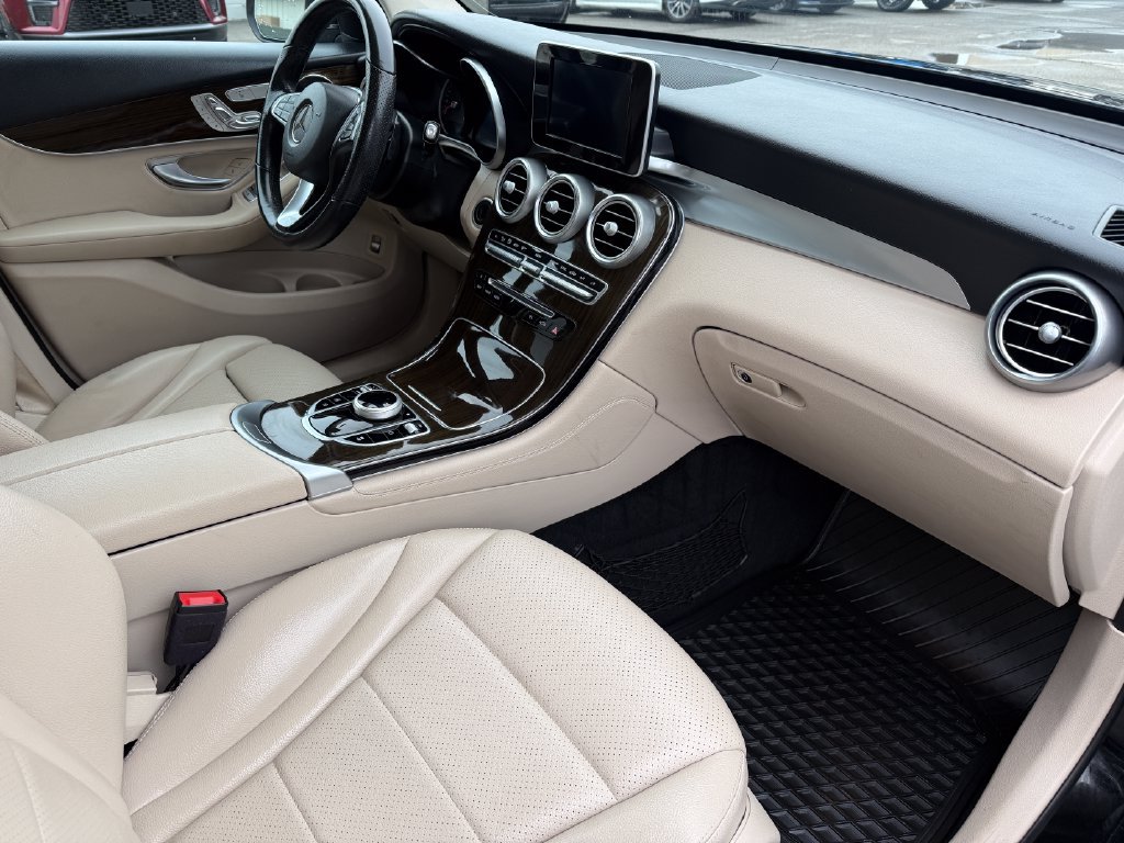 Used 2019 Mercedes-Benz GLC 300 image 4