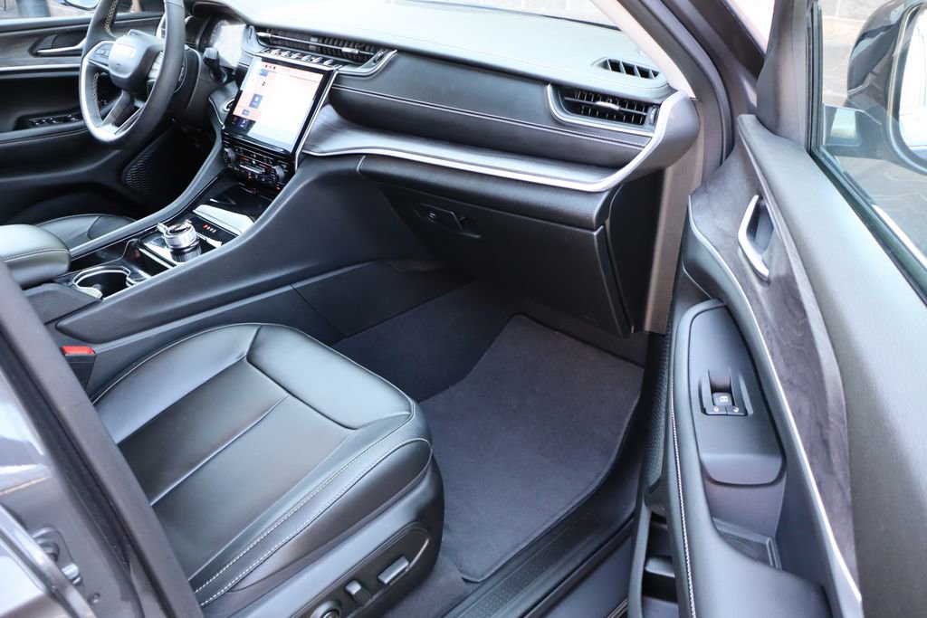 Used 2023 Jeep Grand Cherokee Limited image 44