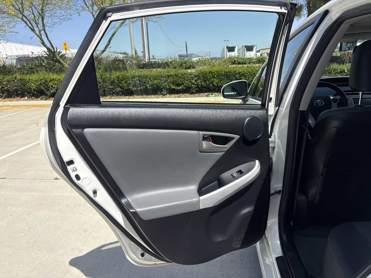 Used 2012 Toyota Prius Four w/ Deluxe Solar Roof Pkg FWD image 11