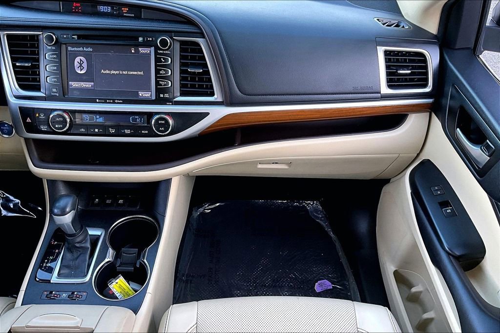 Used 2017 Toyota Highlander Limited Platinum image 26