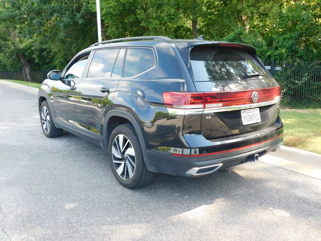 Used 2025 Volkswagen Atlas SE AWD/4WD image 3
