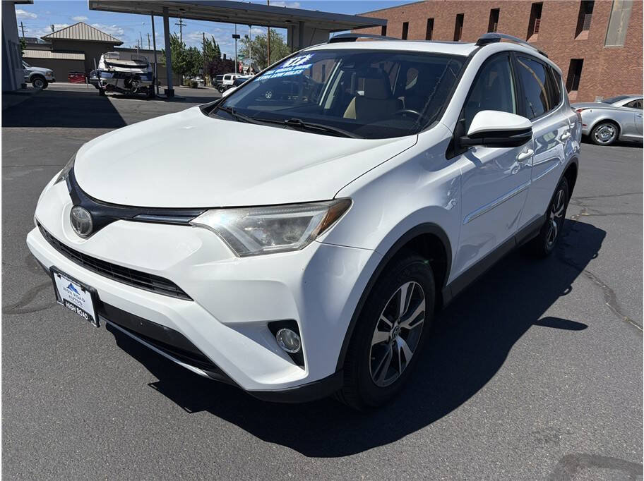 Used 2017 Toyota RAV4 XLE w/ Carpet Mat Package AWD/4WD image 1