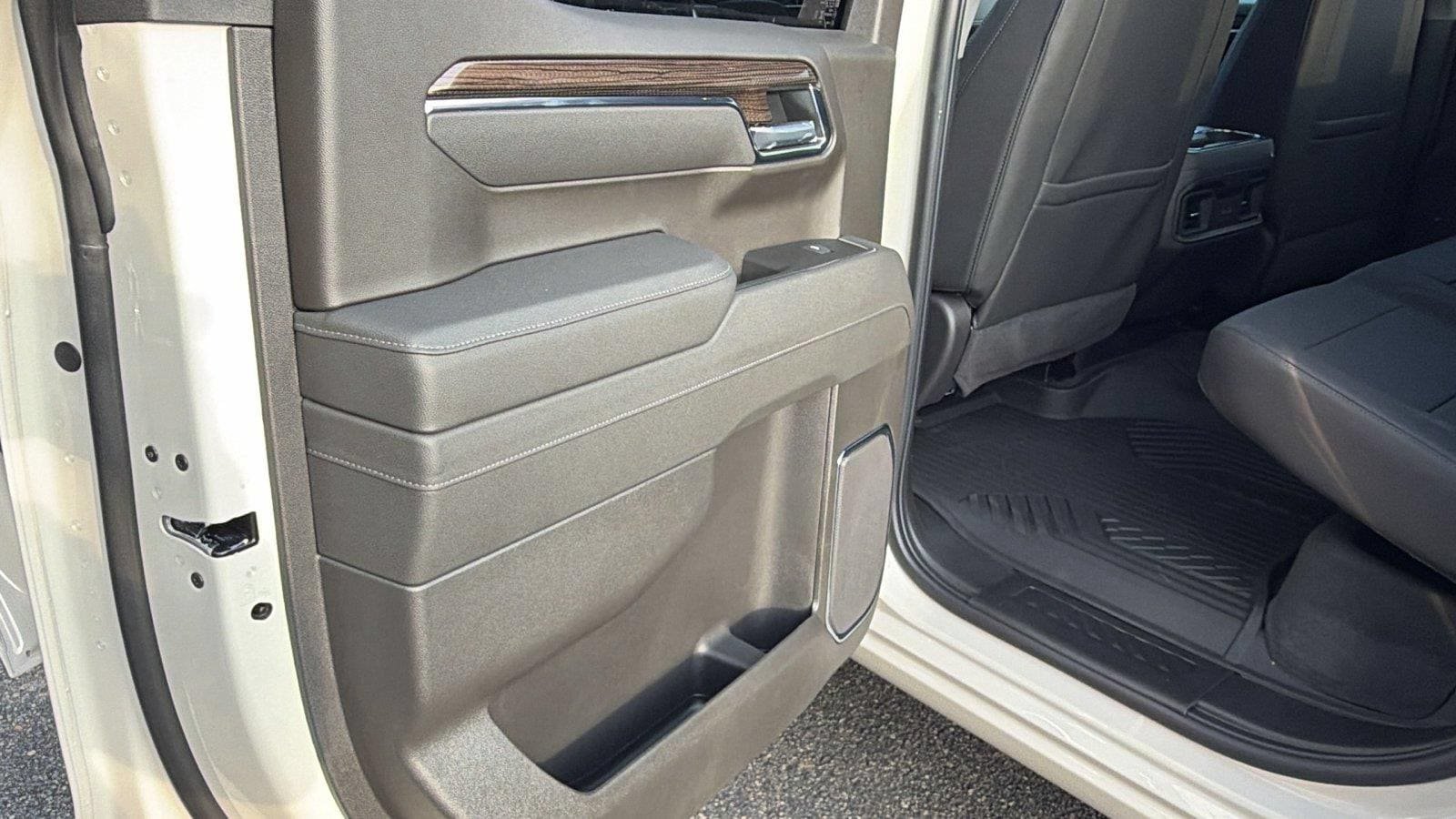 New 2026 Chevrolet Silverado 1500 RST w/ RST All Star Premium Package AWD/4WD image 17