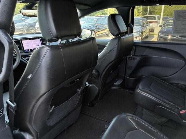 Used 2025 Chrysler Pacifica Select FWD image 17