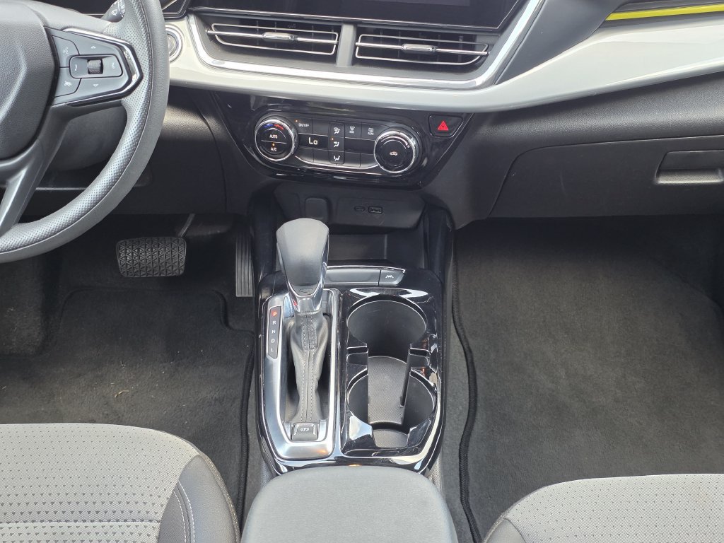 Used 2025 Chevrolet Trax LT FWD image 18