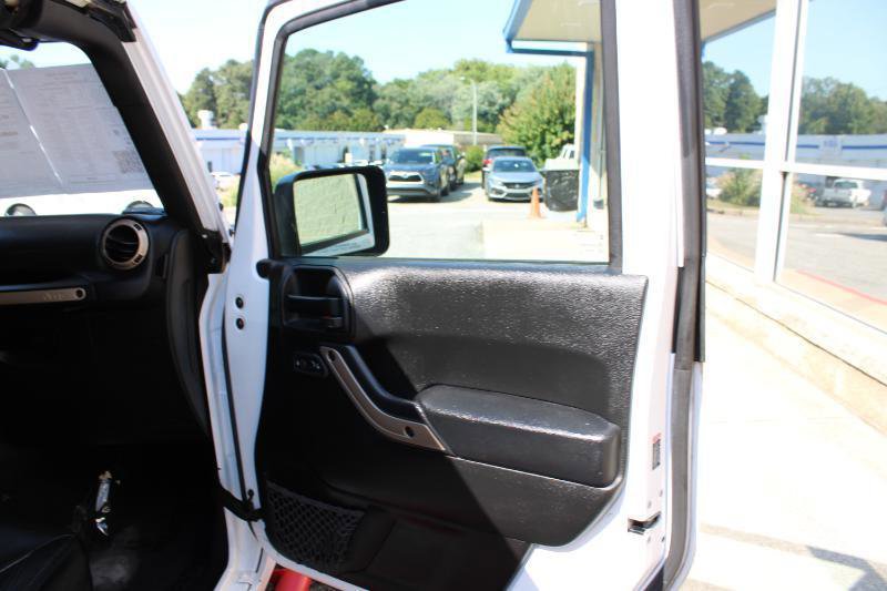 Used 2017 Jeep Wrangler Unlimited Sahara image 21