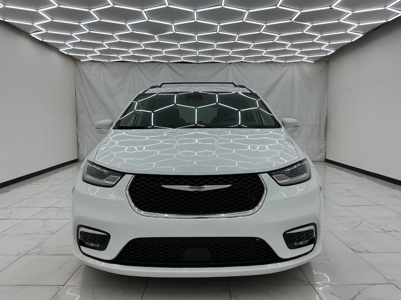 Used 2022 Chrysler Pacifica Touring-L FWD image 5