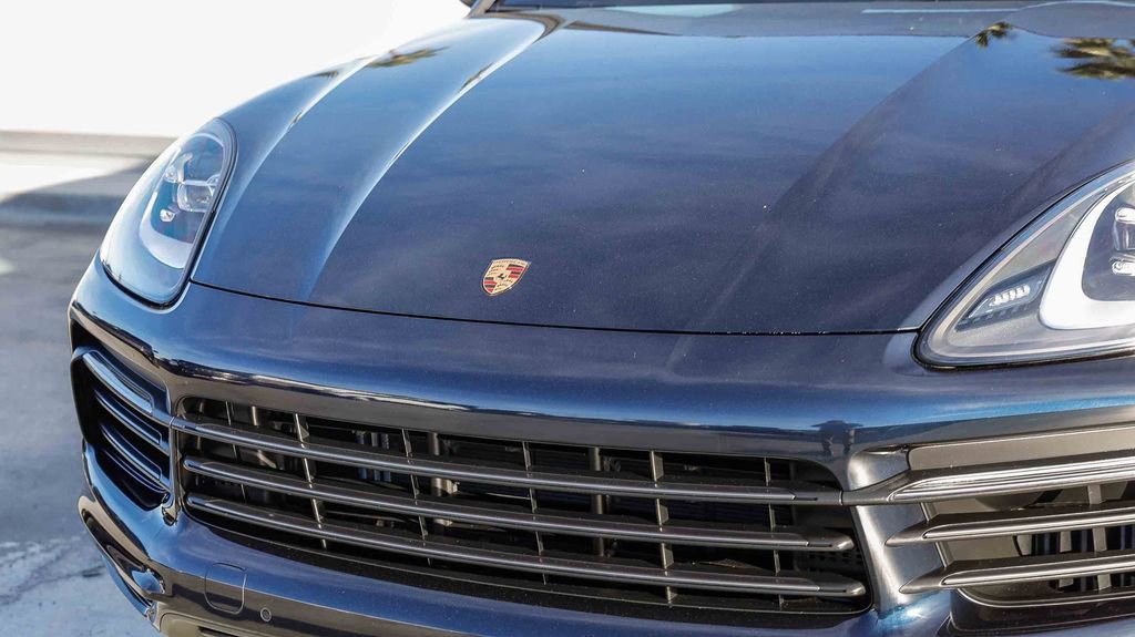 Used 2023 Porsche Cayenne Platinum Edition image 6