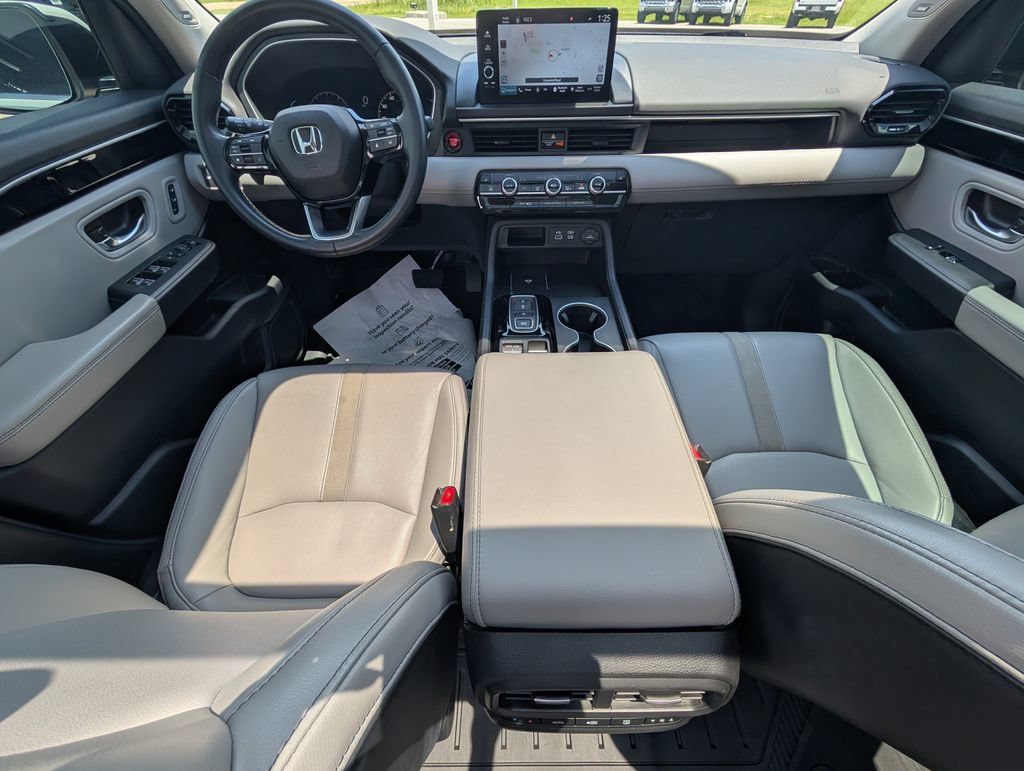 Used 2025 Honda Pilot Touring image 26