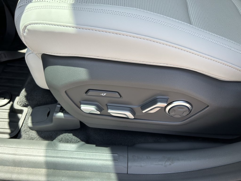 New 2026 Hyundai Santa Fe Calligraphy FWD image 25