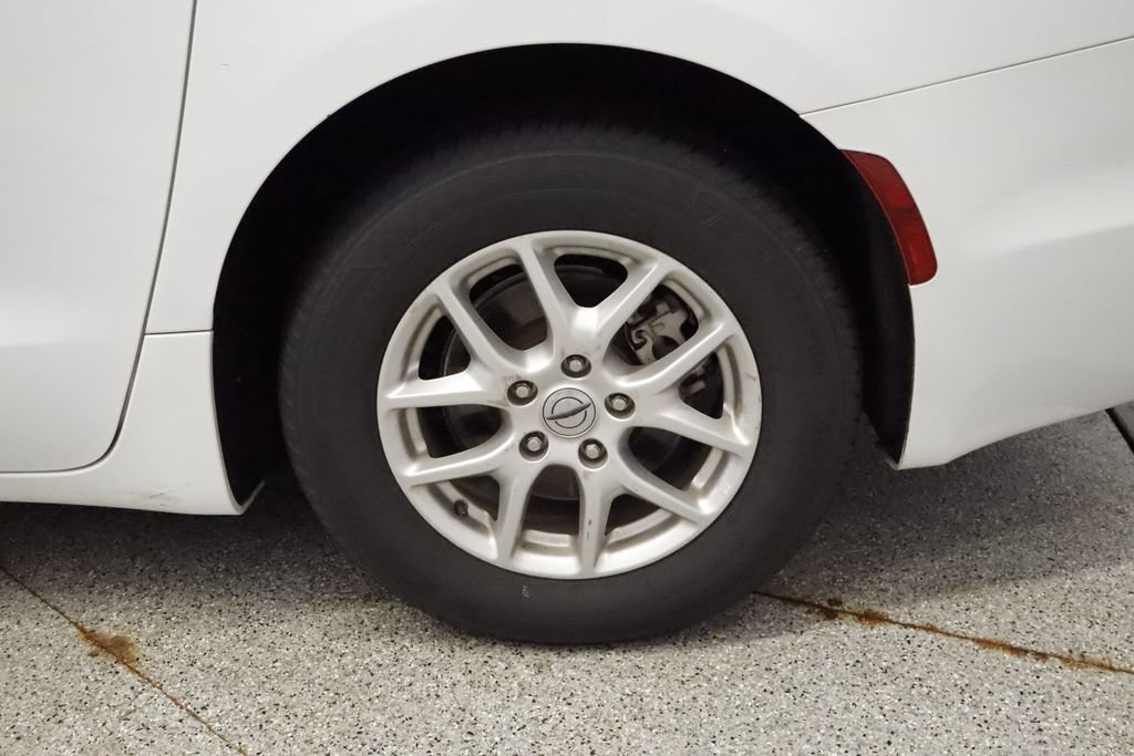 Certified 2023 Chrysler Pacifica Touring-L FWD image 13