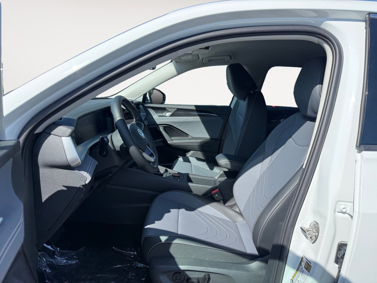 New 2026 Volkswagen Tiguan SE FWD image 10