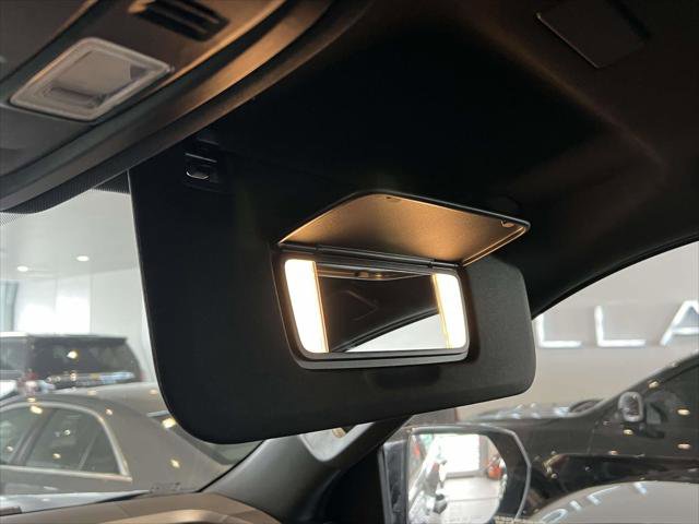 Used 2025 Chevrolet Suburban High Country image 31