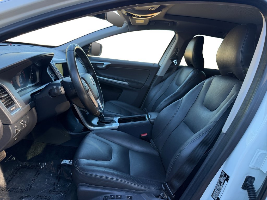 Used 2016 Volvo XC60 T5 Premier w/ Proximity Package AWD/4WD image 10