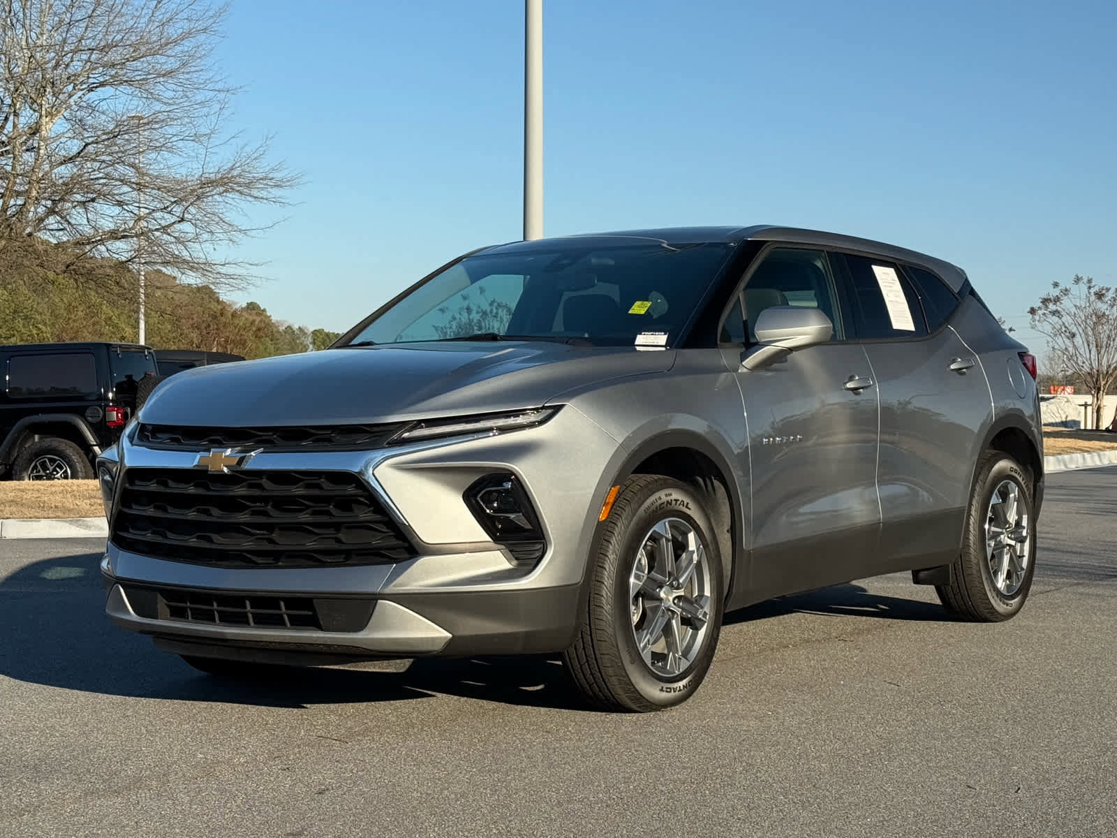 Used 2025 Chevrolet Blazer LT image 2