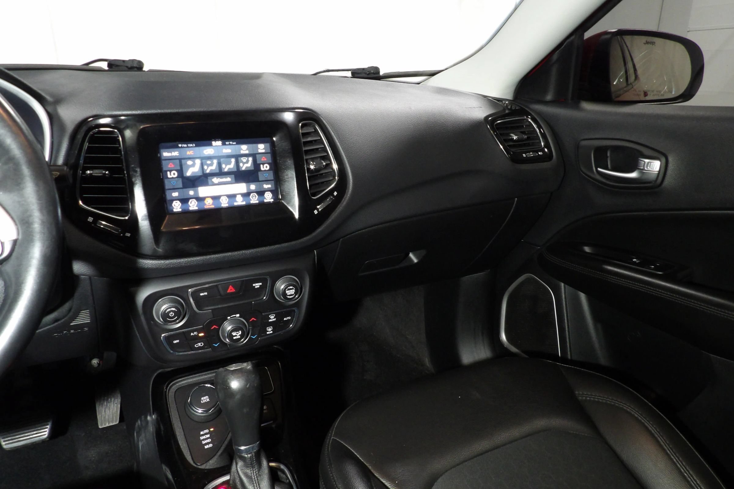 Used 2019 Jeep Compass Latitude AWD/4WD image 13