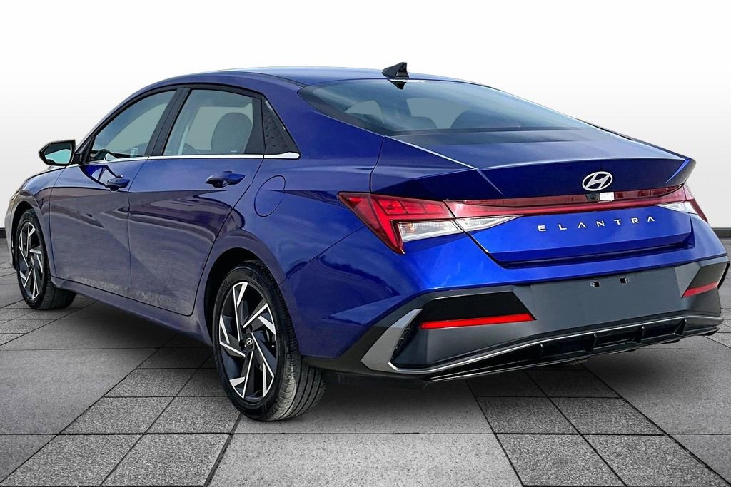 Used 2025 Hyundai Elantra SEL image 10