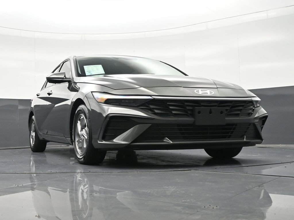 Used 2025 Hyundai Elantra SE image 29