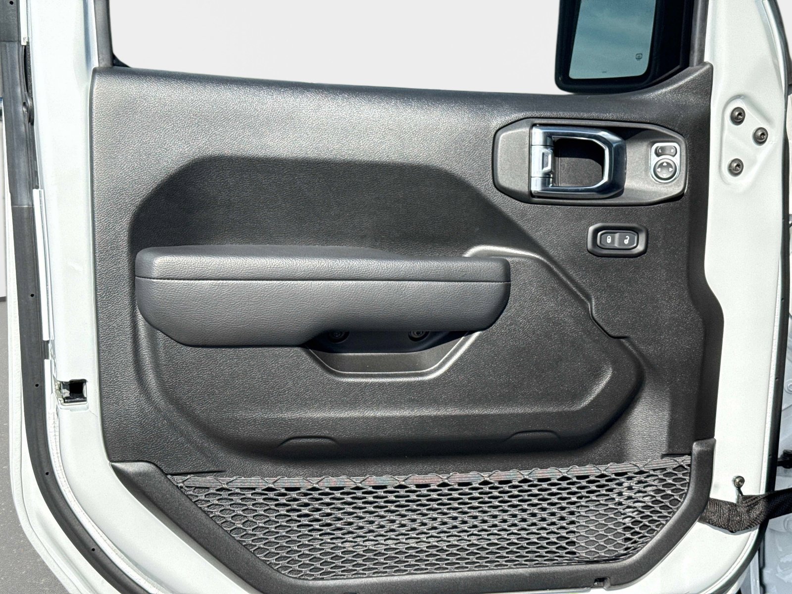 Used 2025 Jeep Gladiator Rubicon w/ Convenience Group AWD/4WD image 19