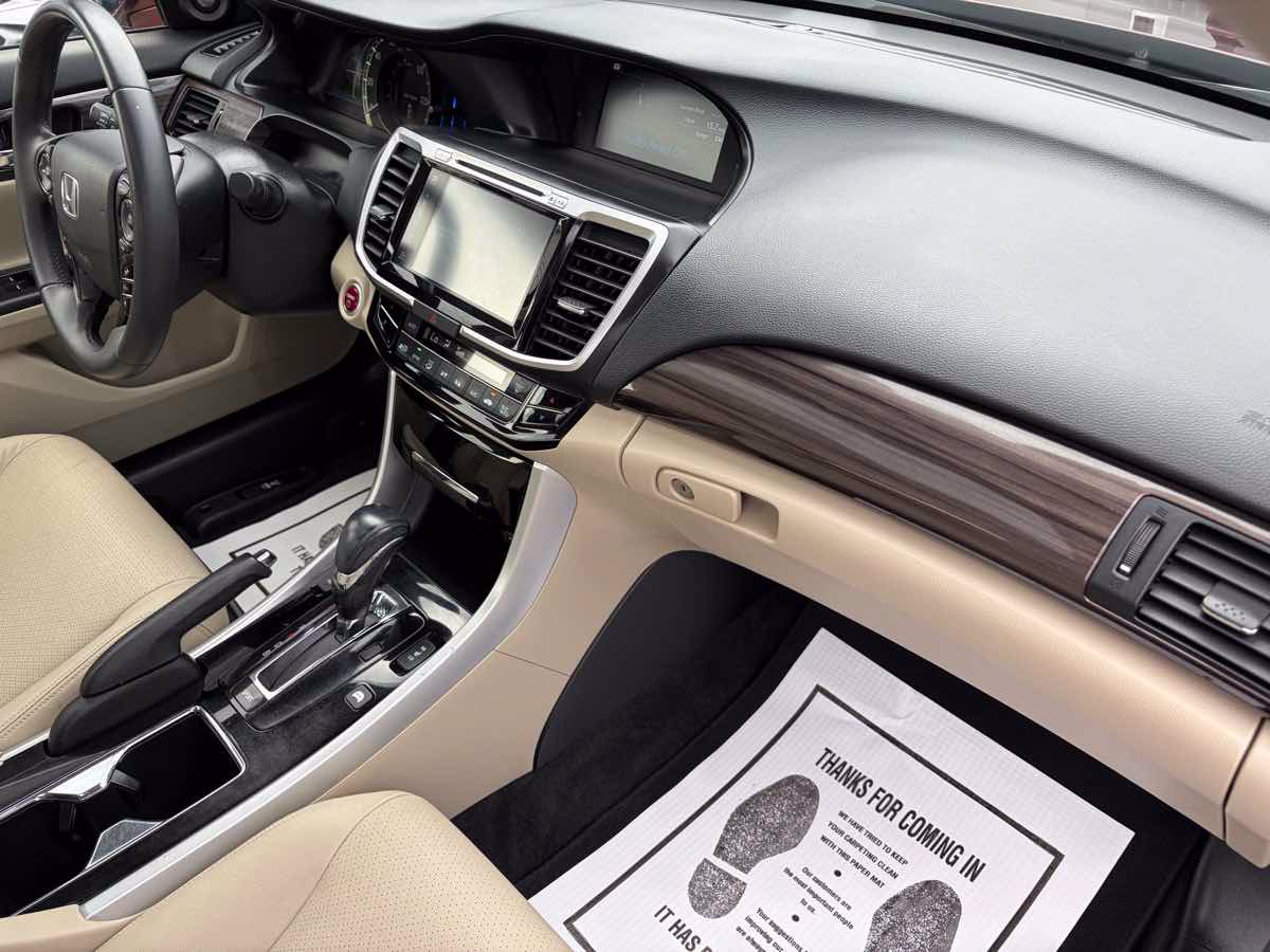 Used 2017 Honda Accord EX-L image 28