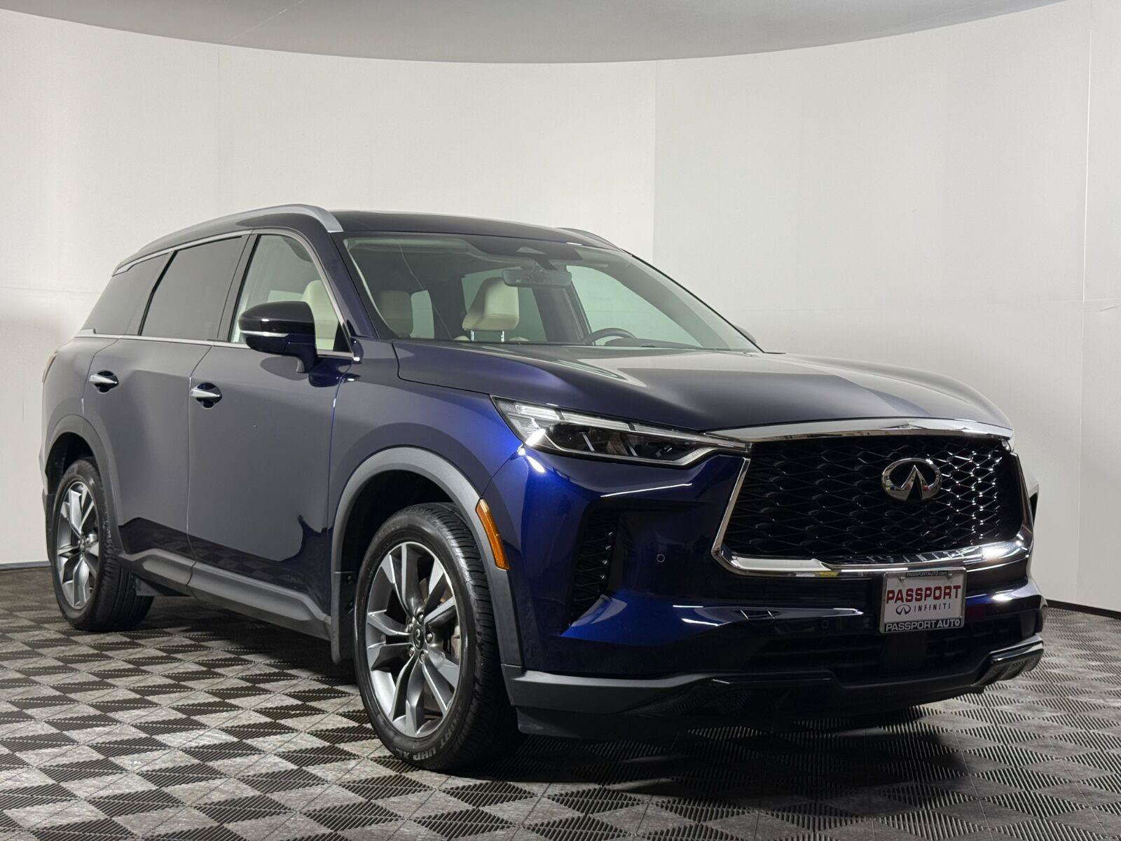 Certified 2023 INFINITI QX60 Luxe w/ Cargo Package AWD/4WD image 3